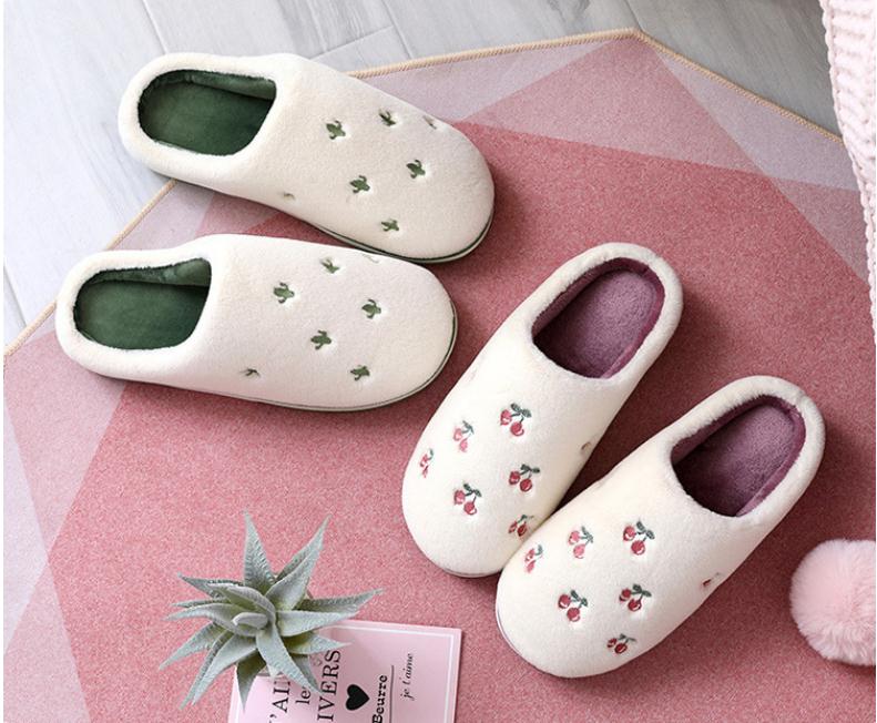 Anti-Slip Berry Patterned Warm Plush Slippers Anti-Slip Berry Patterned Warm Plush Slippers