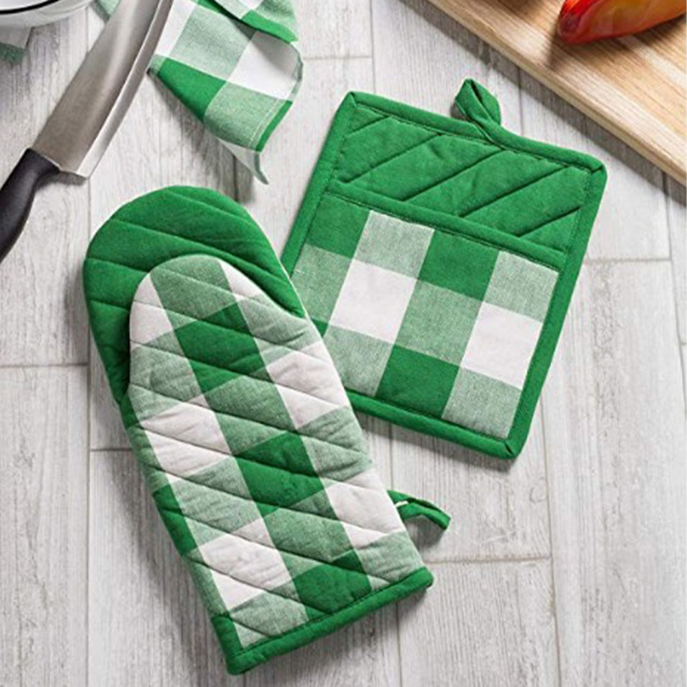 Plaid Heat-Resistant Oven Gloves