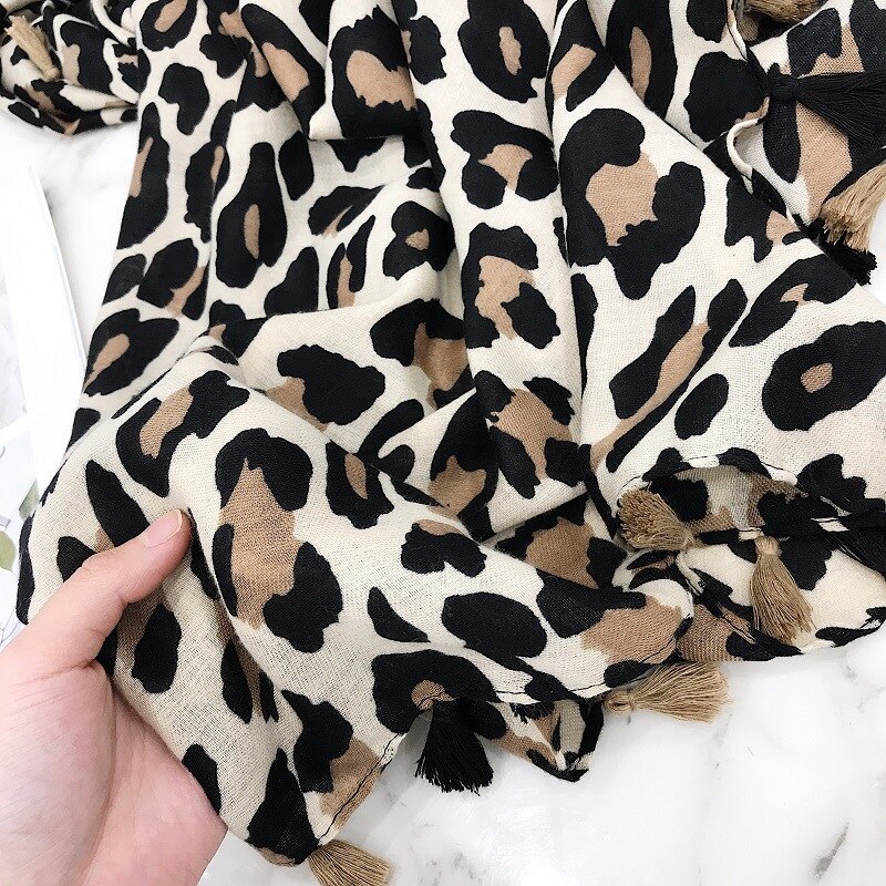 Women's Scarf in Leopard Print